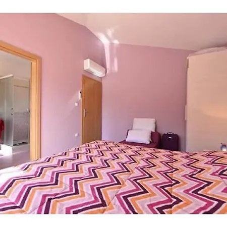 فندق Carina Comfortable 4*