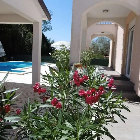 Carina Comfortable 4*