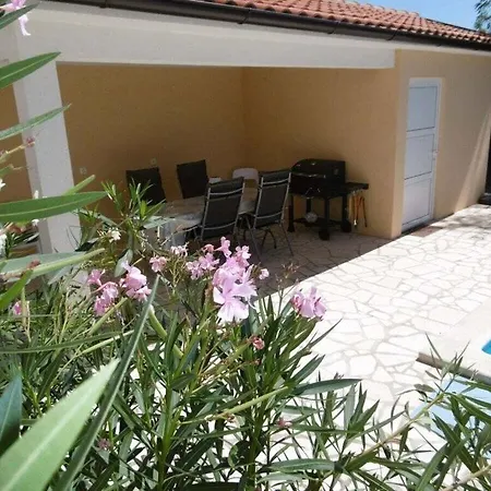 Carina Comfortable 4* Labinci